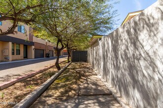 3016 N 37th St in Phoenix, AZ - Foto de edificio - Building Photo