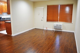 6645 Farmdale Ave in North Hollywood, CA - Foto de edificio - Building Photo