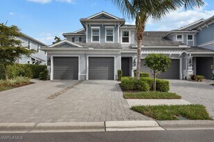 2560 Seychelles Dr in Naples, FL - Building Photo