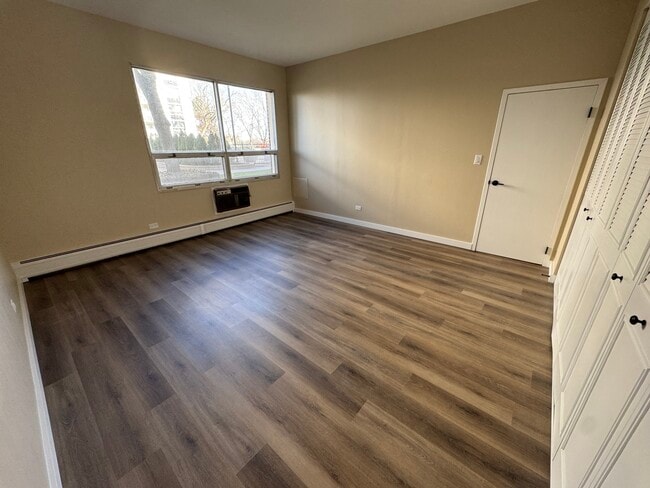 9009 W Golf Rd in Des Plaines, IL - Building Photo - Building Photo