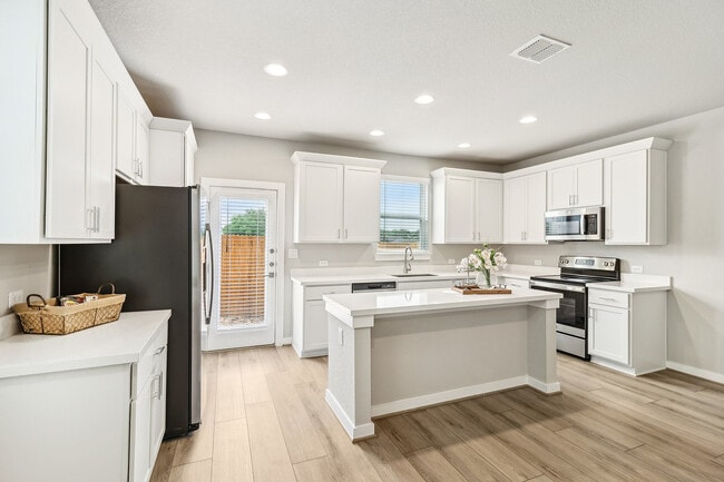 Solstice Springs - Townhomes for Rent in New Braunfels, TX - Building Photo - Building Photo