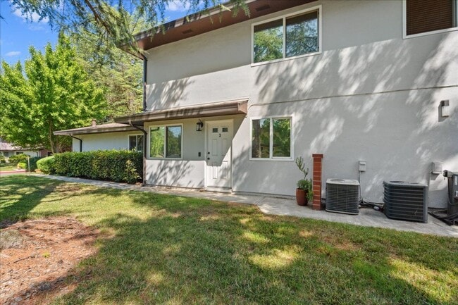 2800 Bidwell St in Davis, CA - Building Photo - Building Photo
