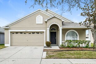 4233 Hartford Lake Dr in Tampa, FL - Building Photo