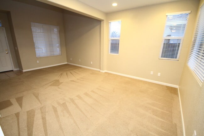 5819 Witt Ct in Elk Grove, CA - Building Photo - Building Photo