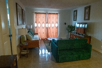 1418 Collins Ave, Unit 403 in Miami Beach, FL - Building Photo - Building Photo