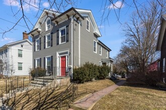 211 Washington St in Hackettstown, NJ - Building Photo - Building Photo