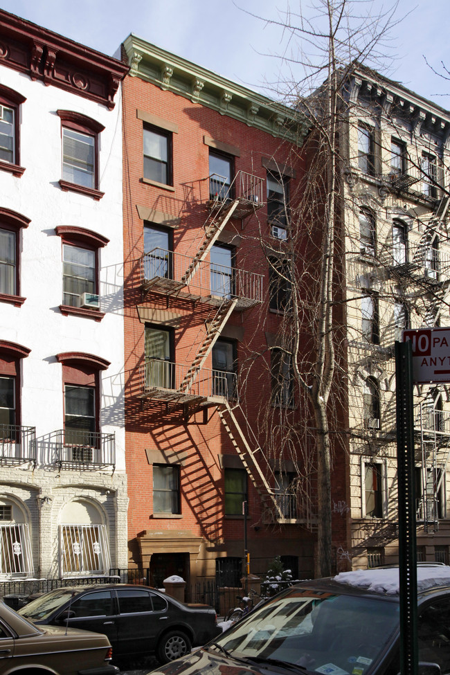 51 E 7th St in New York, NY - Foto de edificio - Building Photo