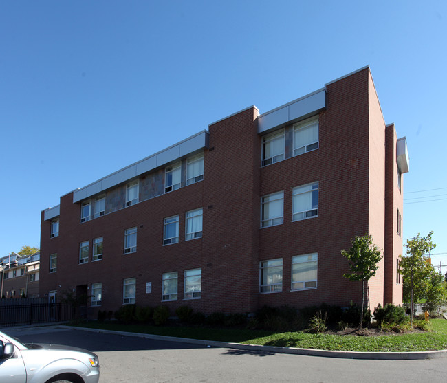 1900 Sheppard Ave W in Toronto, ON - Building Photo - Building Photo