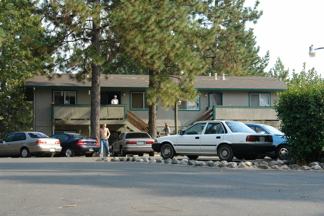 900 in Colfax, CA - Foto de edificio