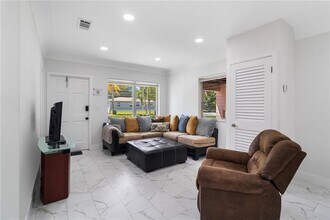 811 SW 26th Ct in Fort Lauderdale, FL - Building Photo - Building Photo