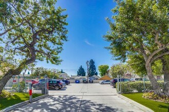 4040-4060 S Hoover St (B) in Los Angeles, CA - Building Photo - Building Photo