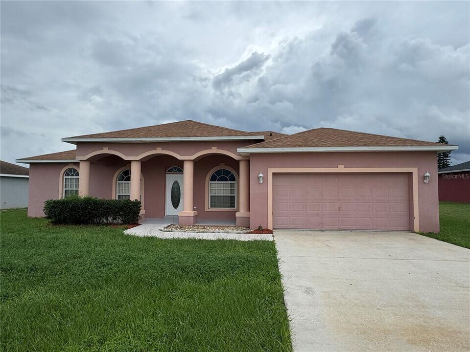 1419 Bluff Loop in Dundee, FL - Building Photo