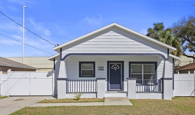 property at 1723 W La Salle St