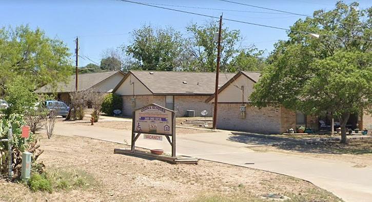 1304 Sheffield Rd in Ozona, TX - Building Photo