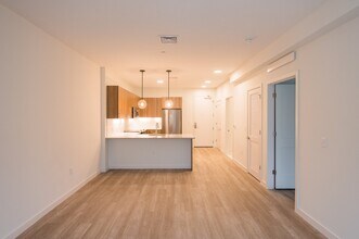 110 Bradley Rd, Unit 105 in Madison, CT - Foto de edificio - Building Photo