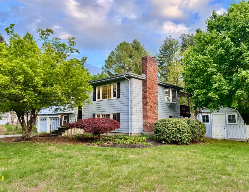 9 Brooks Rd in Sudbury, MA - Building Photo