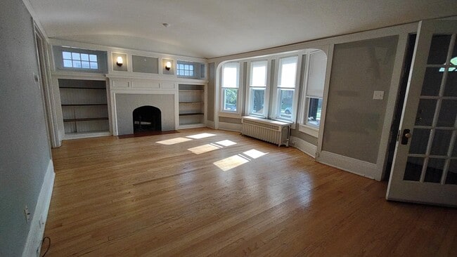 3038 N Farwell Ave in Milwaukee, WI - Building Photo - Building Photo