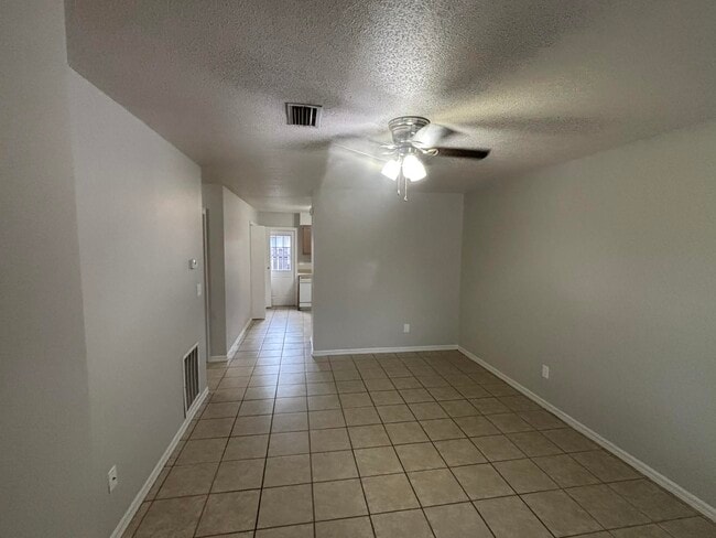 3806 NW Huntsboro St, Unit 102 in Lake City, FL - Building Photo - Building Photo