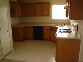 112 Harvest Ln in Hutto, TX - Foto de edificio - Building Photo