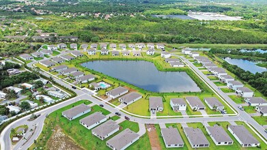 5929 SE Sky Blue Cir in Stuart, FL - Building Photo - Building Photo