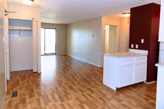 10420-10100 100 Ave. in Grande Prairie, AB - Building Photo - Building Photo