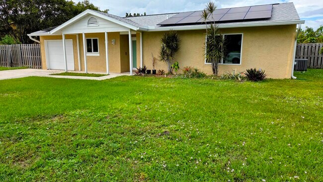 2209 SE East Dunbrooke Cir in Port St. Lucie, FL - Building Photo - Building Photo