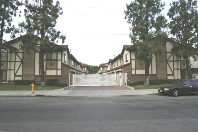 15703-15711 Belshire Ave S in Norwalk, CA - Foto de edificio - Building Photo