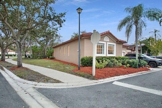 16009 Opal Creek Dr in Weston, FL - Building Photo - Building Photo