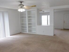 8910 Walnut Basin in Converse, TX - Building Photo - Building Photo