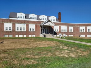 Mifflin Manor Apartments in Nescopeck, PA - Building Photo - Building Photo