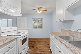 927 Daisy Ave, Unit 15 in Long Beach, CA - Foto de edificio - Building Photo