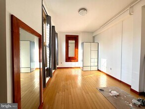 1301 Vine St, Unit 3 in Philadelphia, PA - Building Photo - Building Photo