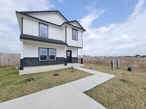 2731 Rd 5724 in Cleveland, TX - Building Photo - Building Photo