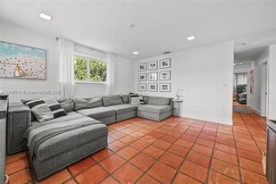 8750 SW 125th Ter in Miami, FL - Building Photo