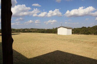 10380 N 2406 Rd in Weatherford, OK - Building Photo - Building Photo