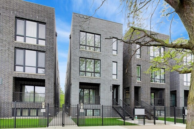 3950 S Indiana Ave in Chicago, IL - Building Photo - Building Photo
