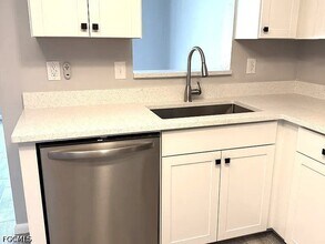 4728 Orange Grove Blvd, Unit 12 in North Fort Myers, FL - Foto de edificio - Building Photo