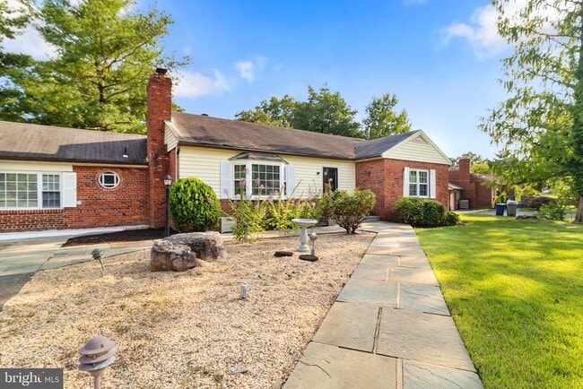 5601 Dawes Ave in Alexandria, VA - Building Photo - Building Photo