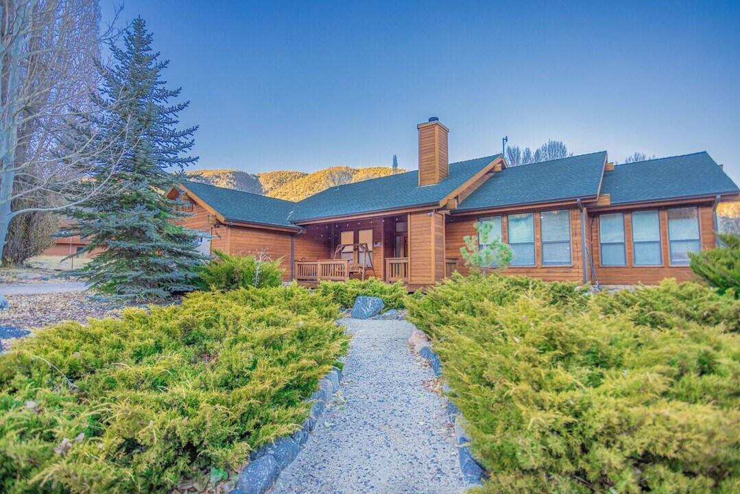 16501 Mil Potrero Hwy in Pine Mountain Club, CA - Building Photo