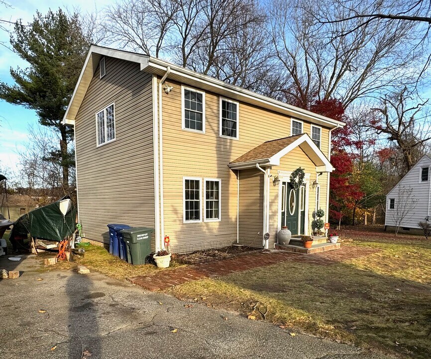 54 Loftus Cir in Bridgeport, CT - Building Photo