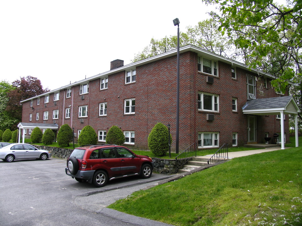 900 Lexington St in Waltham, MA - Building Photo