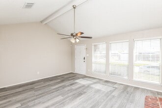 2428 Ensenada Ln in Fort Worth, TX - Foto de edificio - Building Photo