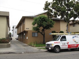 12701 Kornblum Ave in Hawthorne, CA - Building Photo