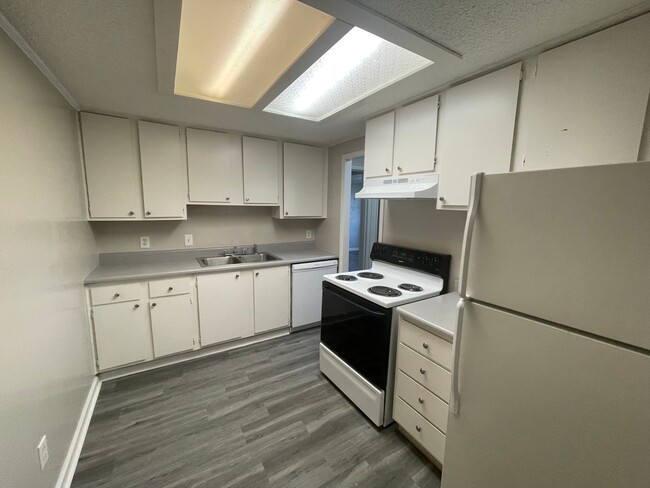 6815 Waters Ave in Savannah, GA - Building Photo - Building Photo