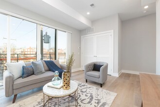 Washington Court (52 W) in Philadelphia, PA - Building Photo - Interior Photo