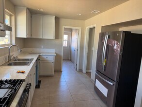 418 N Elmwood Ave in Lindsay, CA - Foto de edificio - Building Photo