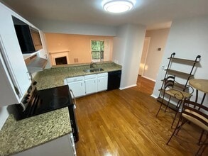1806 Queen Anne Ct in Atlanta, GA - Building Photo - Building Photo
