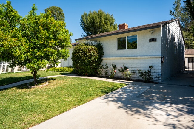 5840 Allott Ave in Van Nuys, CA - Foto de edificio - Building Photo
