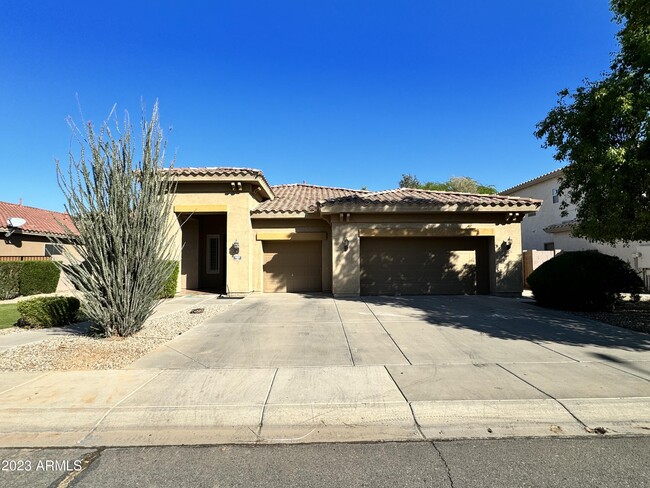 property at 880 E Lynx Way
