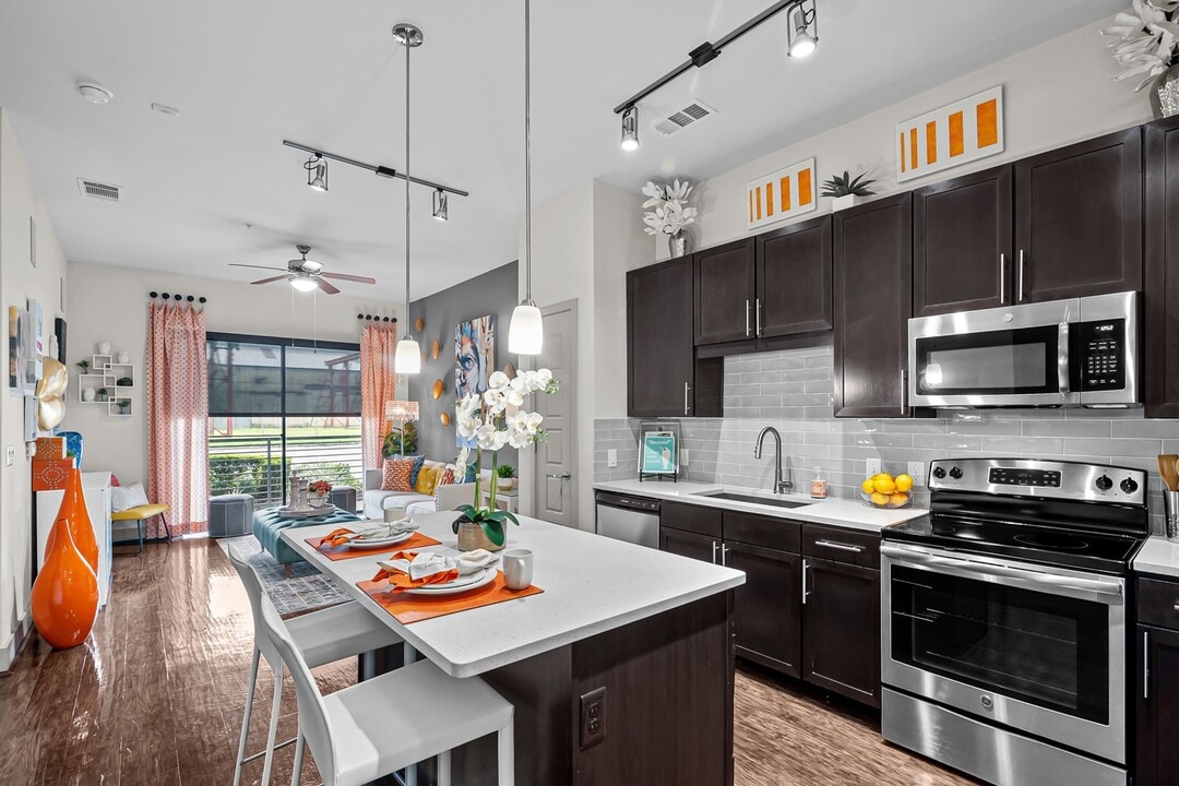 Heights West End in Houston, TX - Building Photo